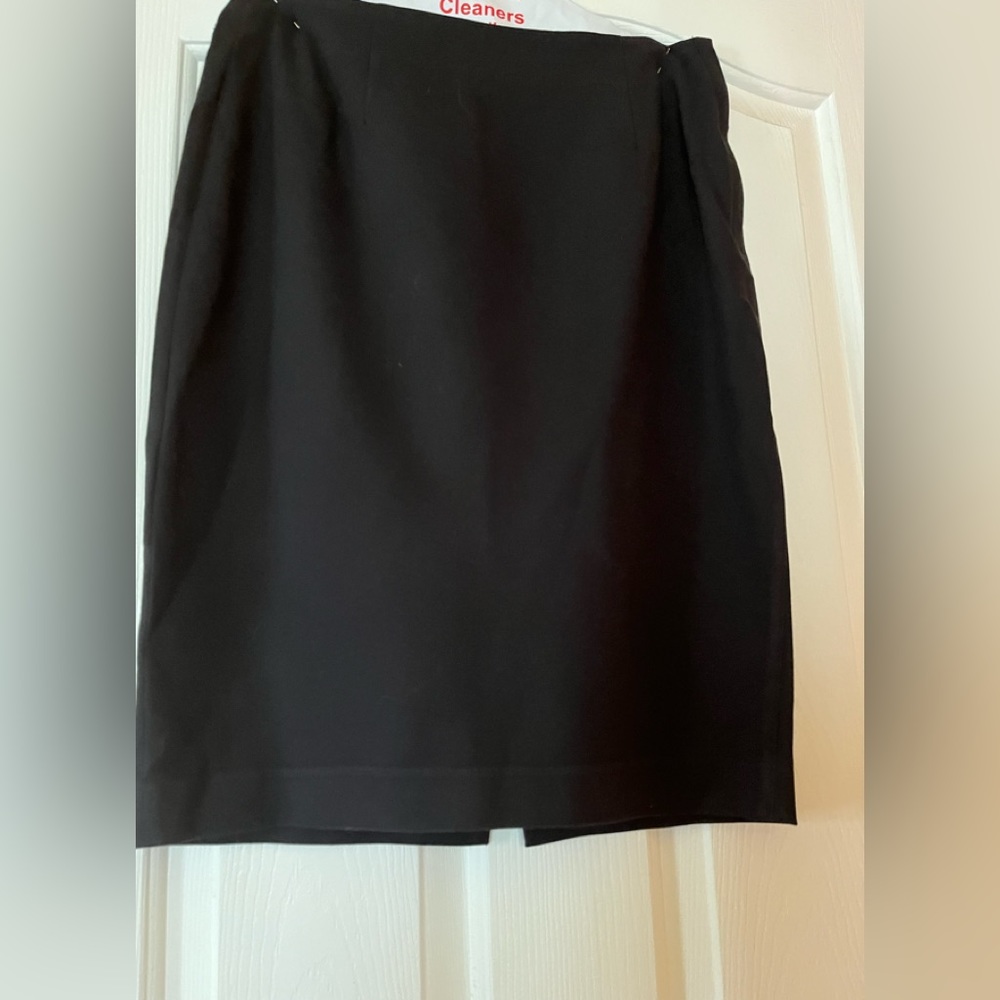 Harve Benard pencil skirt.  Size 10.  Side zip. Nonsmoker